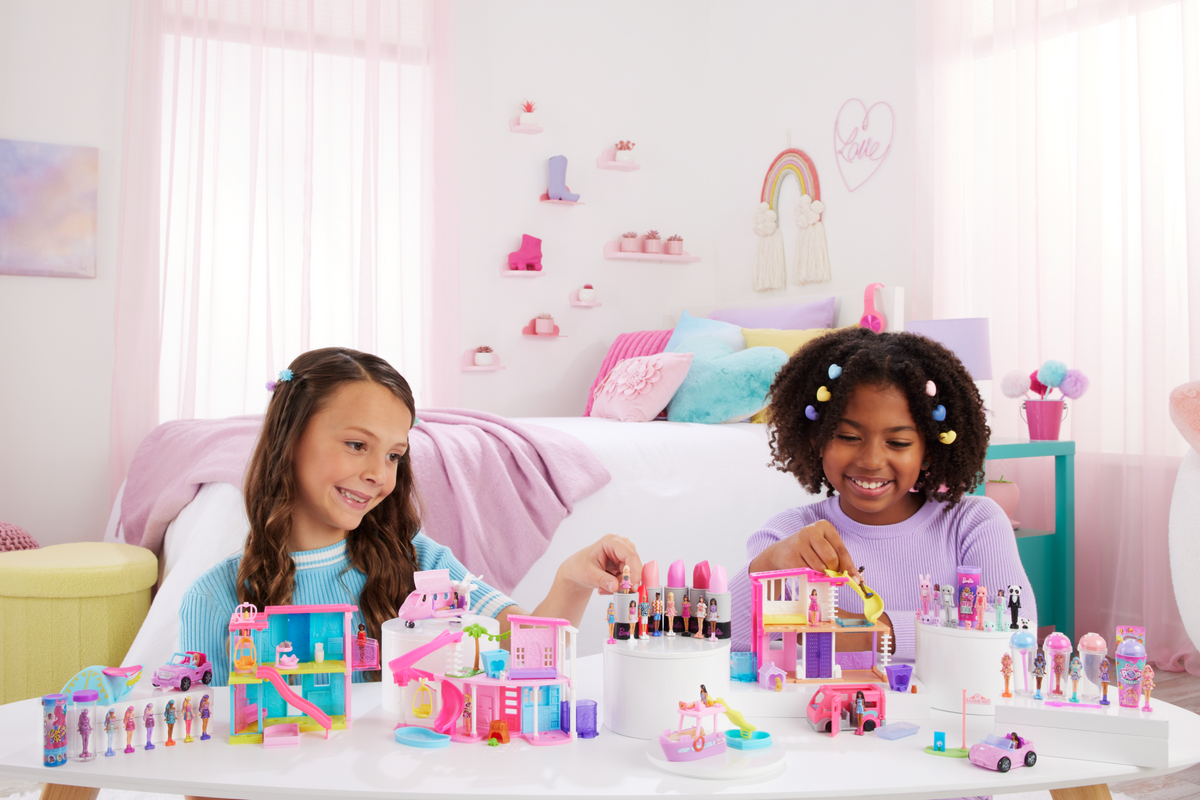 Barbie Mini Barbieland Coffret Autocaravane de Rêve, Poupée